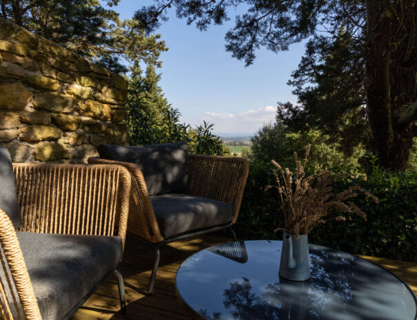Limoux_outdoor seating w. view (1)
