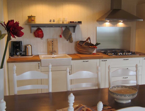 Minervois-fully-equipped-kitchen