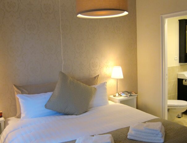 Limoux Master slaapkamer met en-suite badkamere