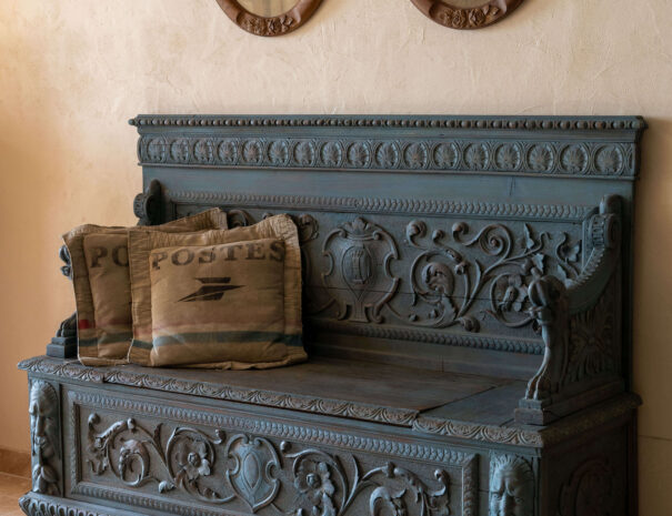 Living room Malepere-Antique monestary bench