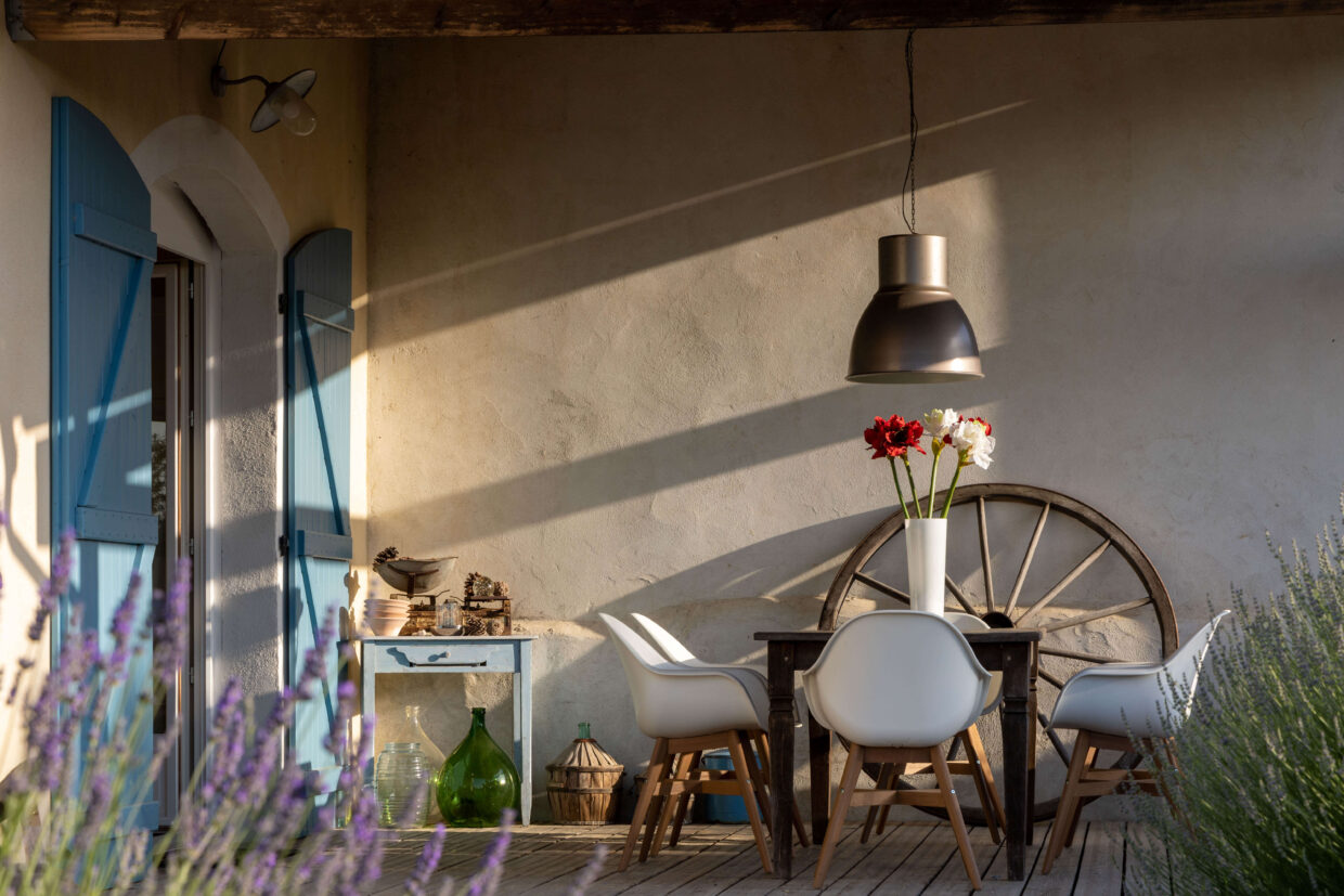 Al fresco dining at Domaine de la Bade in your own holiday house