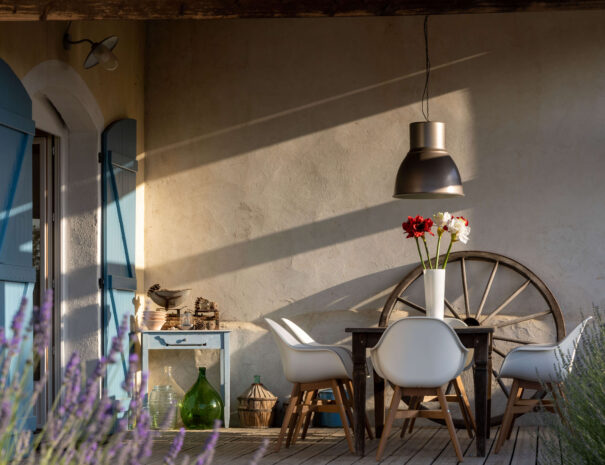 Al fresco dining at Domaine de la Bade in your own holiday house